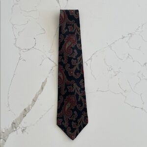 Chaps Paisley Tie in Black and Red